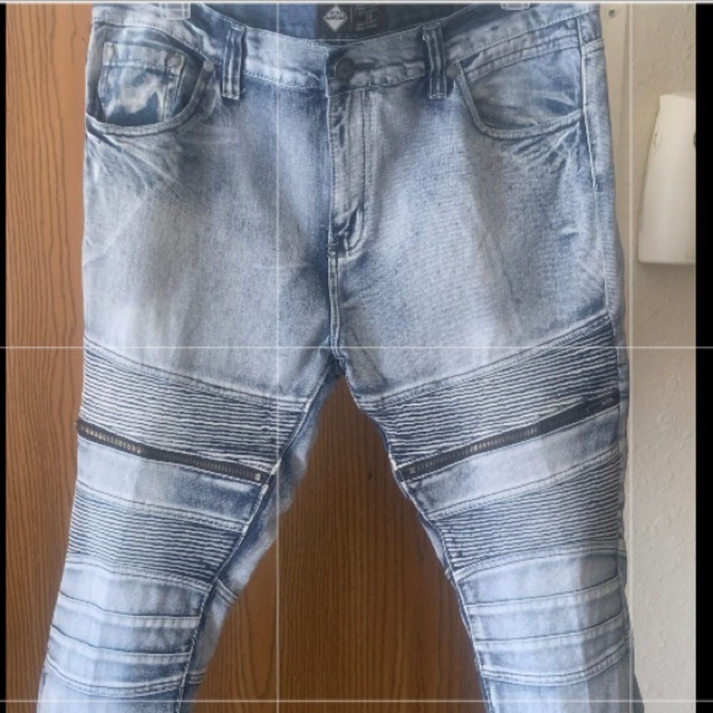 USED Road Narrows Like New Mens Blue Jeans size 38